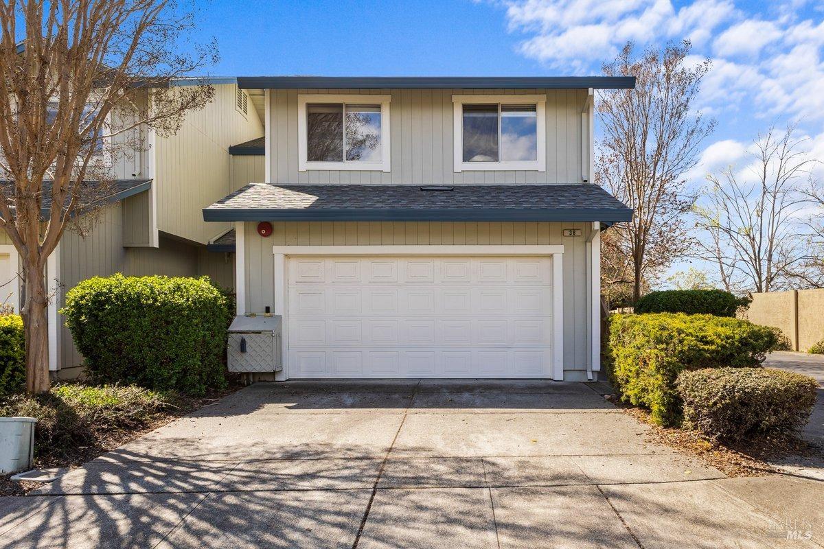 Detail Gallery Image 1 of 1 For 38 Meridian Cir, Rohnert Park,  CA 94928 - 3 Beds | 2/1 Baths