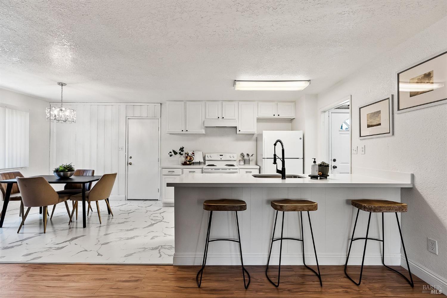 Detail Gallery Image 1 of 34 For 630 Sierra Dr, Dixon,  CA 95620 - 3 Beds | 2 Baths