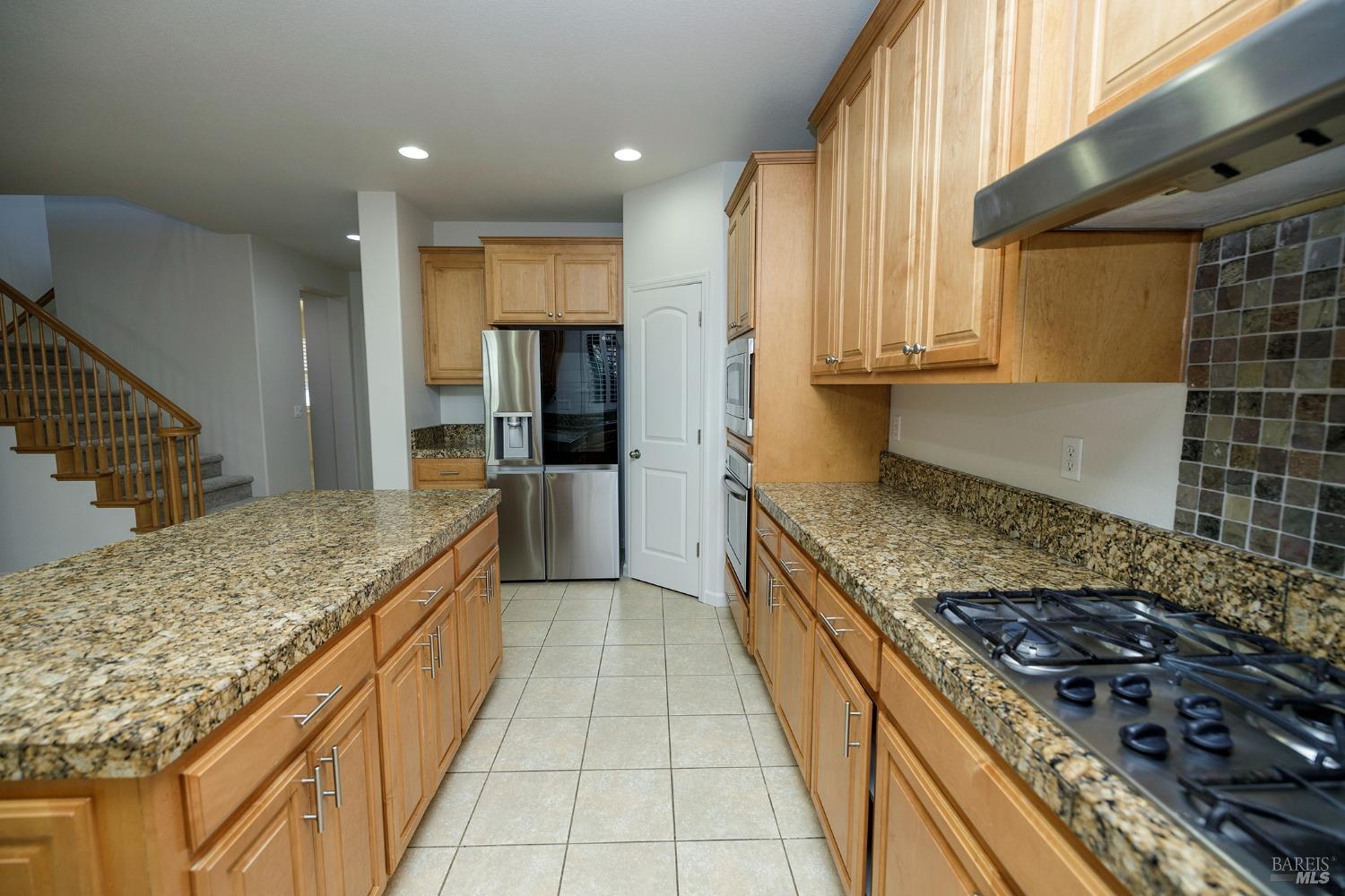 Detail Gallery Image 17 of 43 For 650 Canterbury Cir, Vacaville,  CA 95687 - 6 Beds | 4 Baths