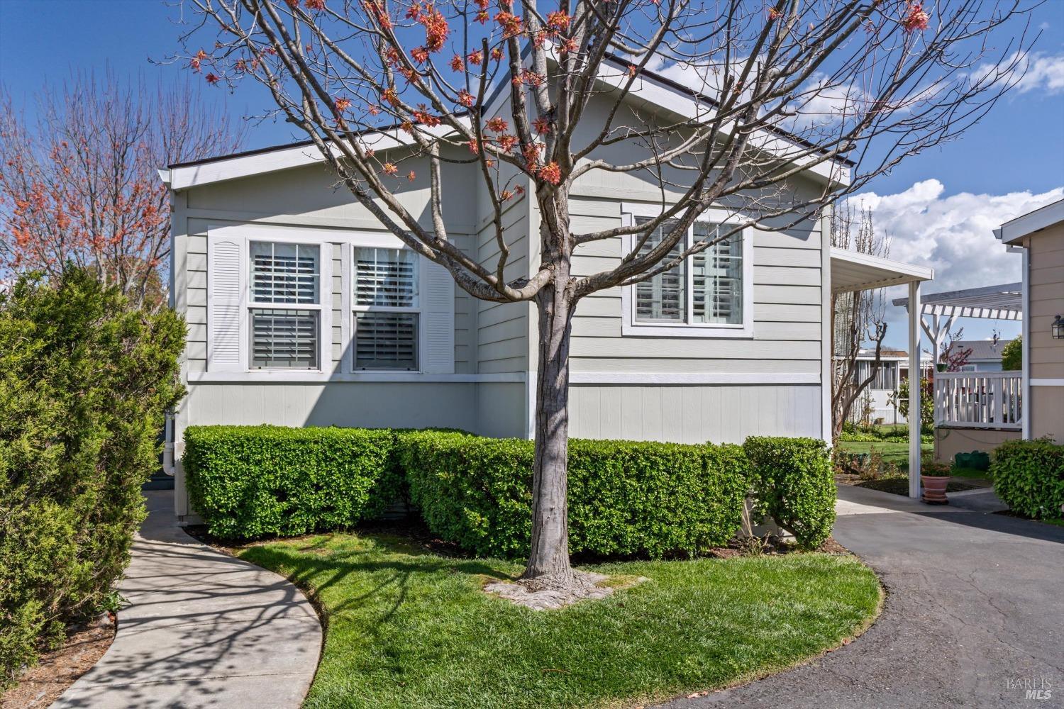 102 Candlewood Dr