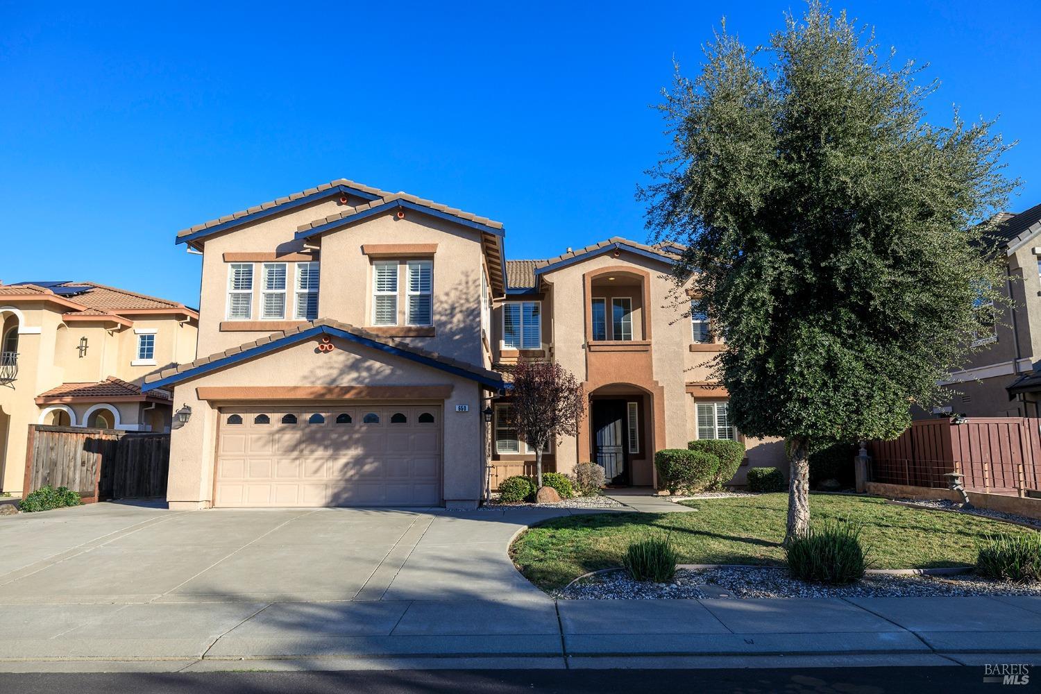 Detail Gallery Image 1 of 43 For 650 Canterbury Cir, Vacaville,  CA 95687 - 6 Beds | 4 Baths