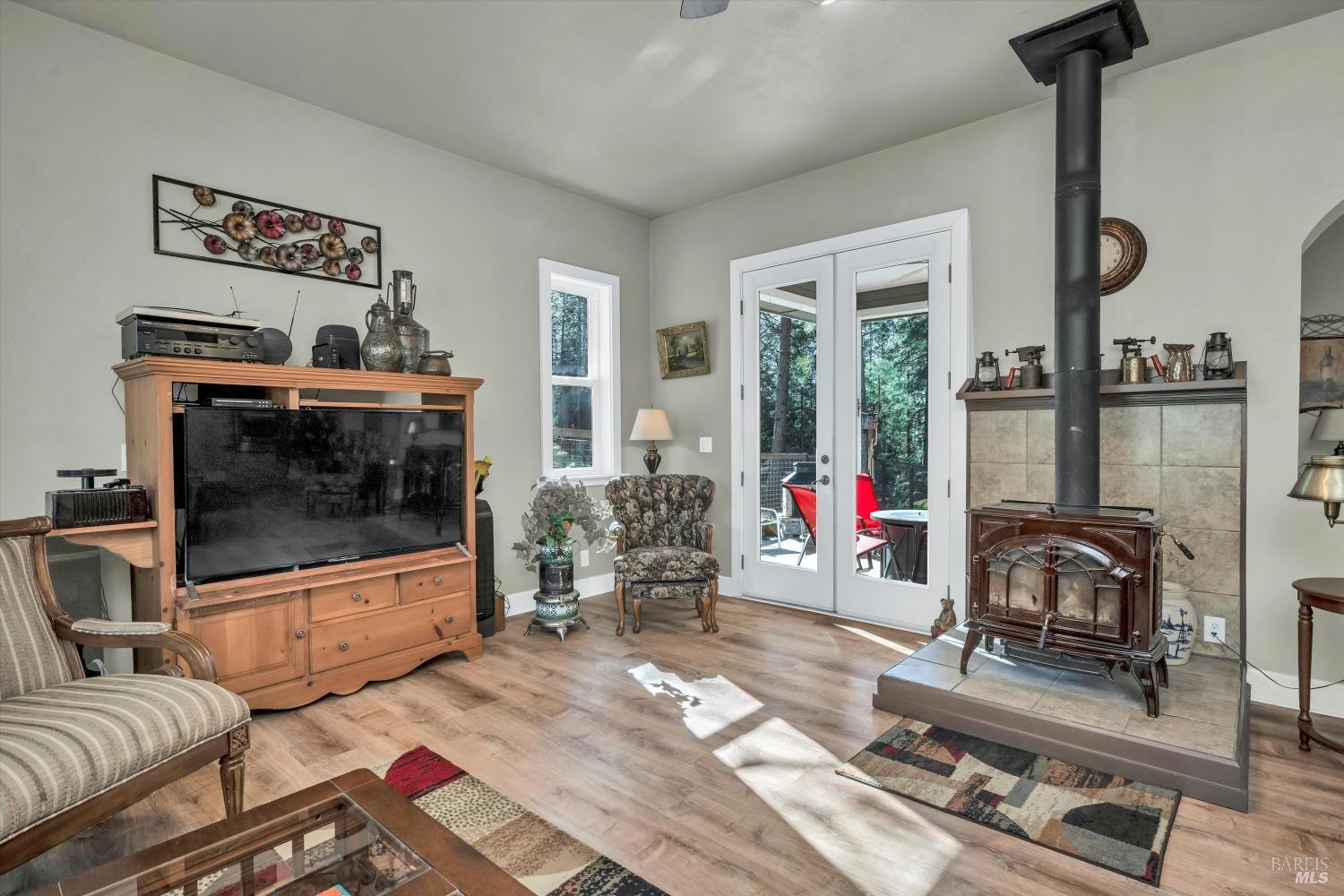 Detail Gallery Image 9 of 38 For 8902 Fox Dr, Cobb,  CA 95426 - 3 Beds | 2/1 Baths
