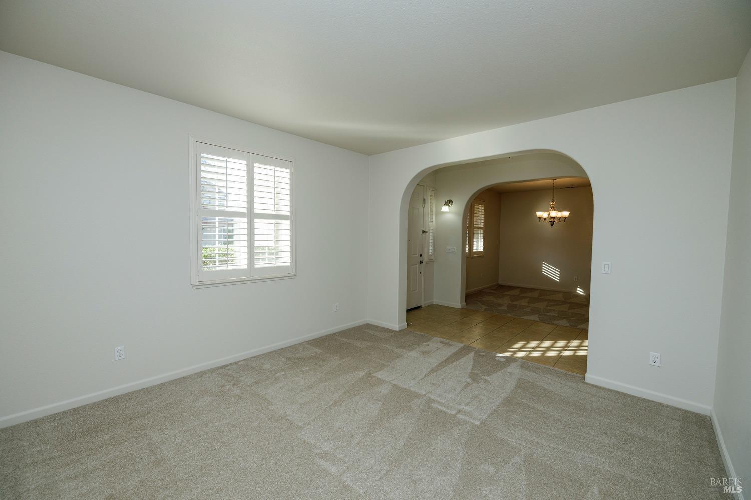Detail Gallery Image 8 of 43 For 650 Canterbury Cir, Vacaville,  CA 95687 - 6 Beds | 4 Baths