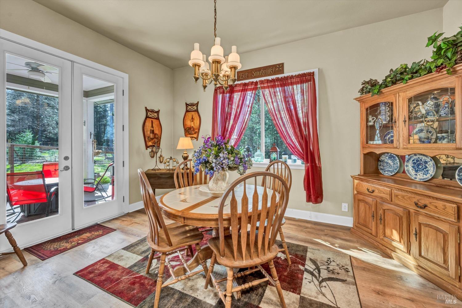 Detail Gallery Image 10 of 38 For 8902 Fox Dr, Cobb,  CA 95426 - 3 Beds | 2/1 Baths