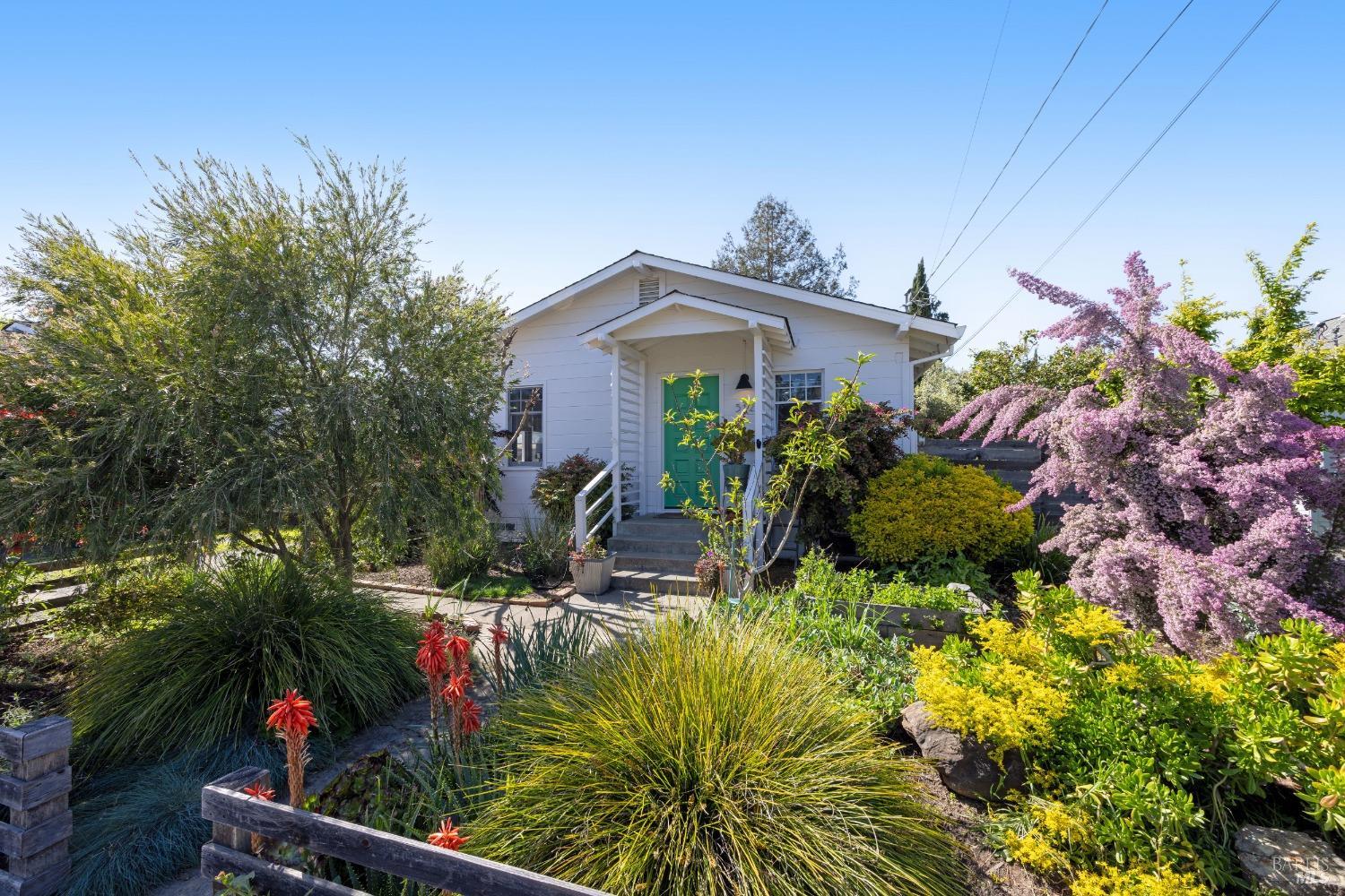 Detail Gallery Image 1 of 1 For 512 Mountain View Ave, Petaluma,  CA 94952 - 3 Beds | 2 Baths