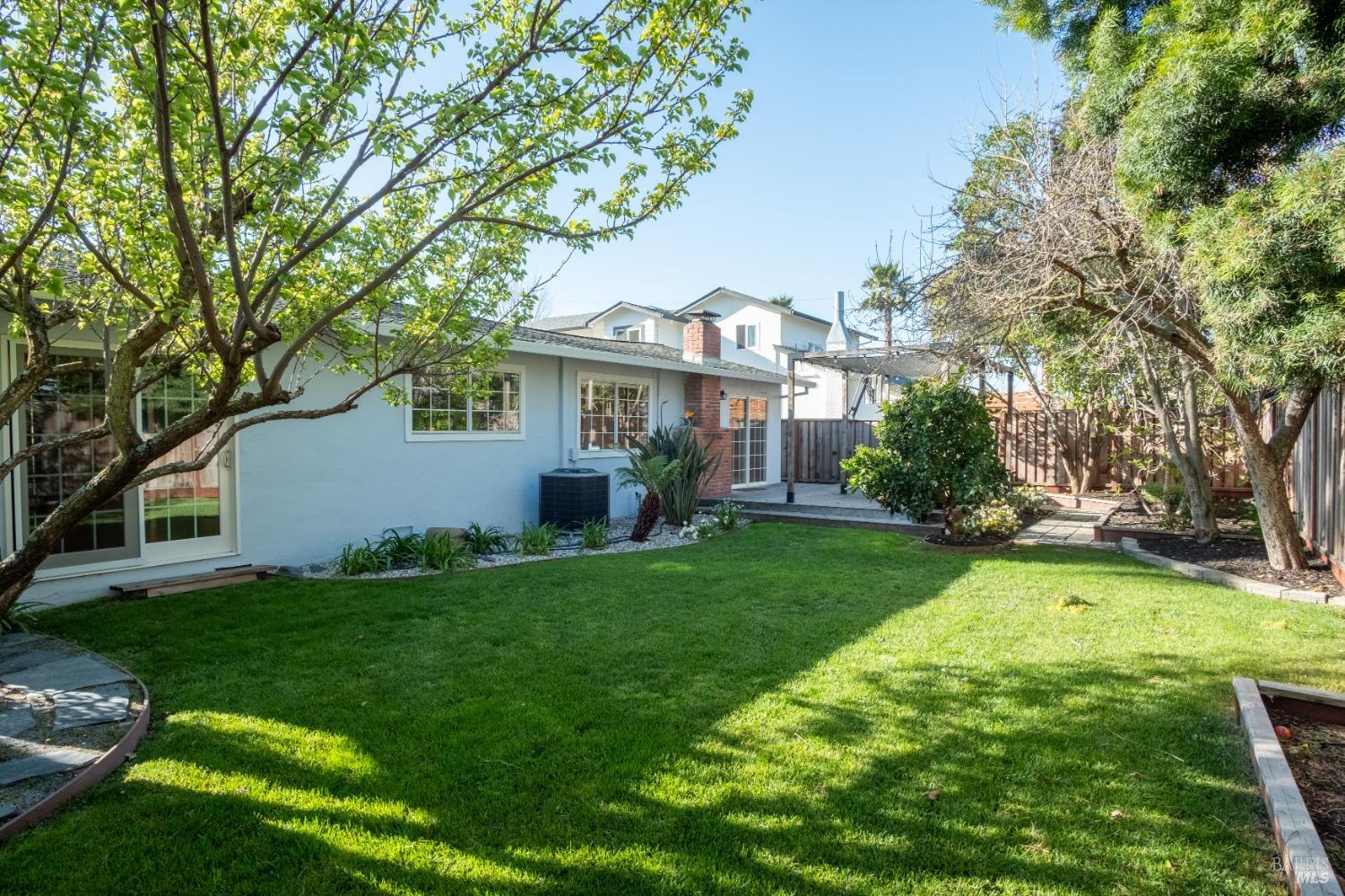 Detail Gallery Image 20 of 38 For 1425 Weaverly Dr, Petaluma,  CA 94954 - 3 Beds | 1/1 Baths