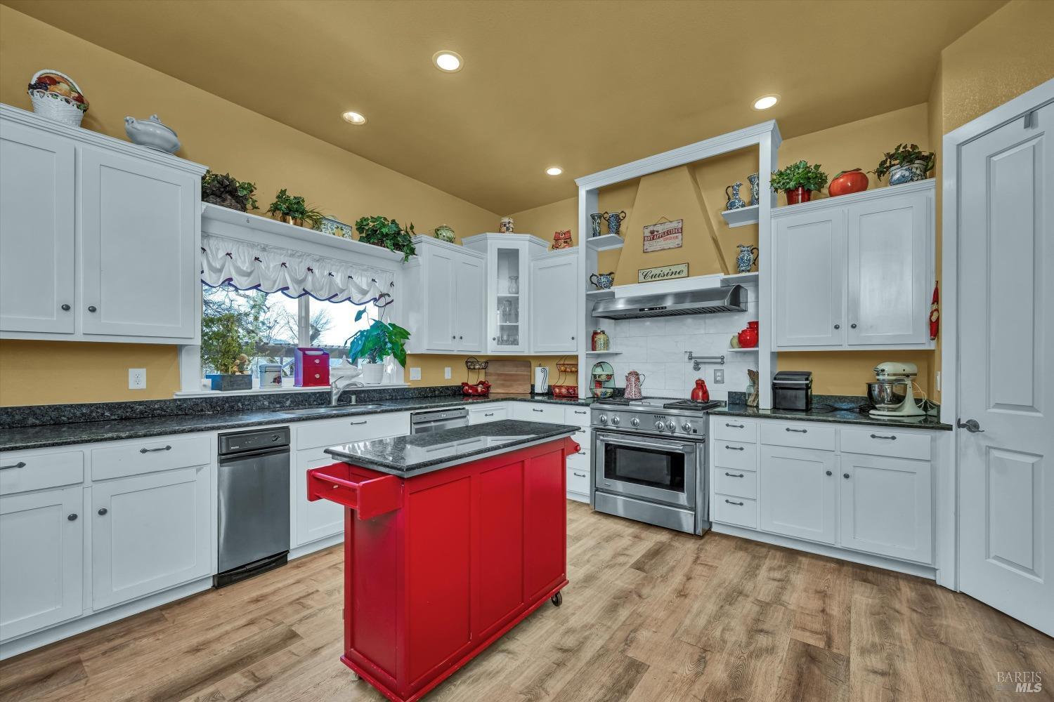 Detail Gallery Image 12 of 38 For 8902 Fox Dr, Cobb,  CA 95426 - 3 Beds | 2/1 Baths