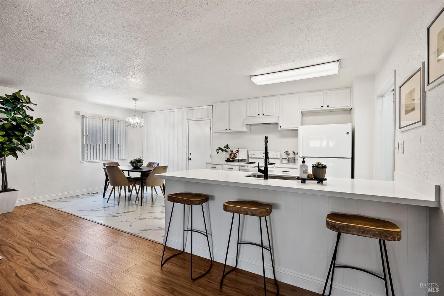 Detail Gallery Image 2 of 34 For 630 Sierra Dr, Dixon,  CA 95620 - 3 Beds | 2 Baths