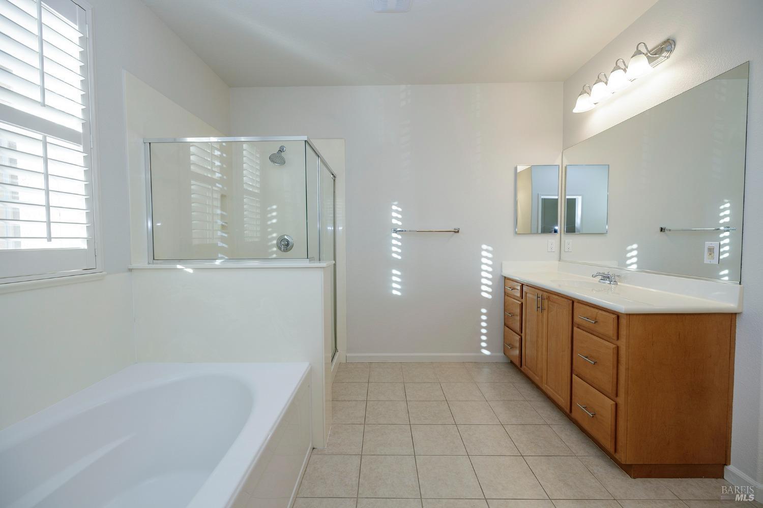 Detail Gallery Image 23 of 43 For 650 Canterbury Cir, Vacaville,  CA 95687 - 6 Beds | 4 Baths