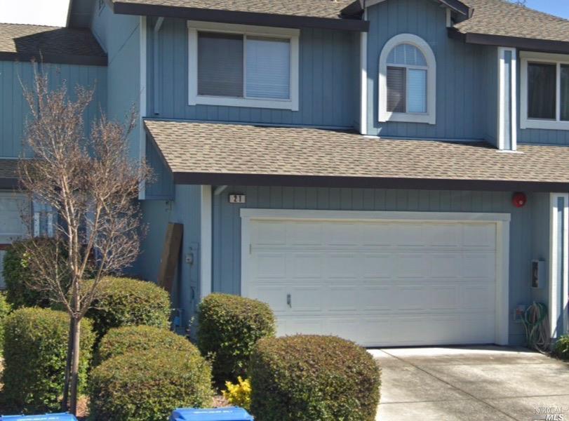 Detail Gallery Image 1 of 17 For 21 Regents Cir, Rohnert Park,  CA 94928 - 3 Beds | 2/1 Baths