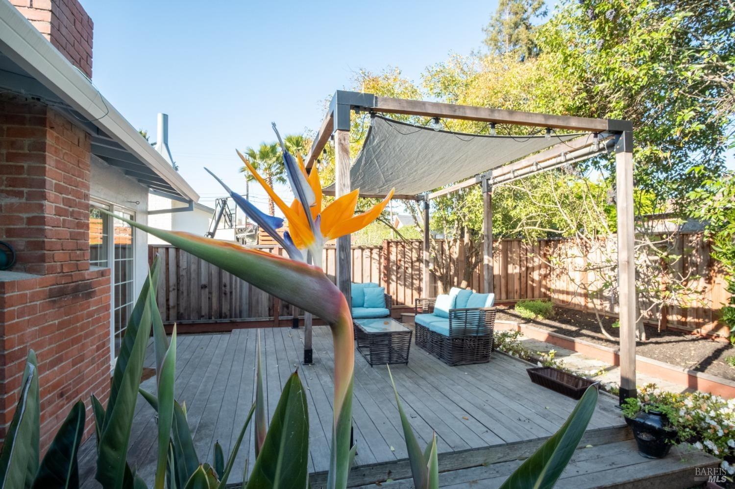 Detail Gallery Image 8 of 38 For 1425 Weaverly Dr, Petaluma,  CA 94954 - 3 Beds | 1/1 Baths