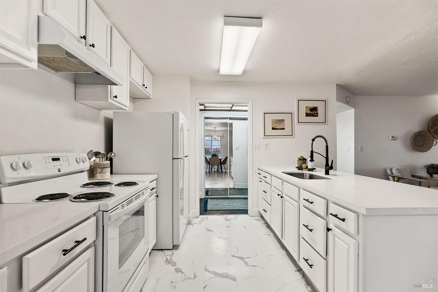 Detail Gallery Image 3 of 34 For 630 Sierra Dr, Dixon,  CA 95620 - 3 Beds | 2 Baths