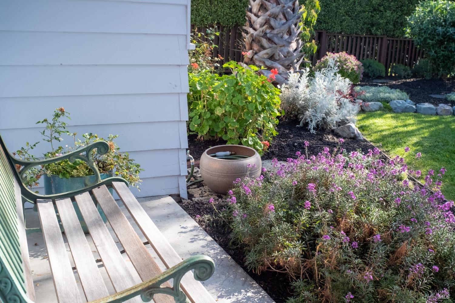 Detail Gallery Image 35 of 38 For 1425 Weaverly Dr, Petaluma,  CA 94954 - 3 Beds | 1/1 Baths