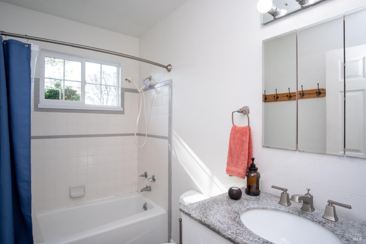Detail Gallery Image 21 of 38 For 1425 Weaverly Dr, Petaluma,  CA 94954 - 3 Beds | 1/1 Baths