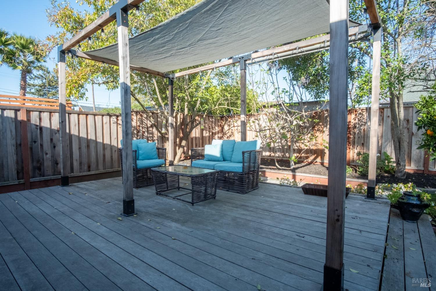 Detail Gallery Image 6 of 38 For 1425 Weaverly Dr, Petaluma,  CA 94954 - 3 Beds | 1/1 Baths