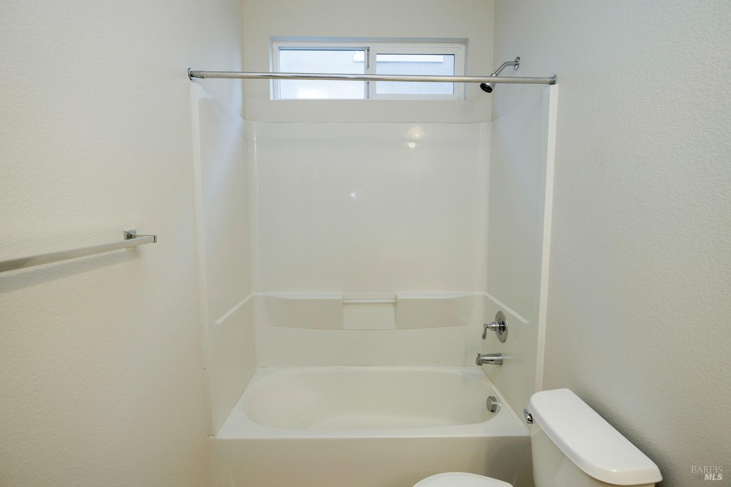 Detail Gallery Image 33 of 43 For 650 Canterbury Cir, Vacaville,  CA 95687 - 6 Beds | 4 Baths