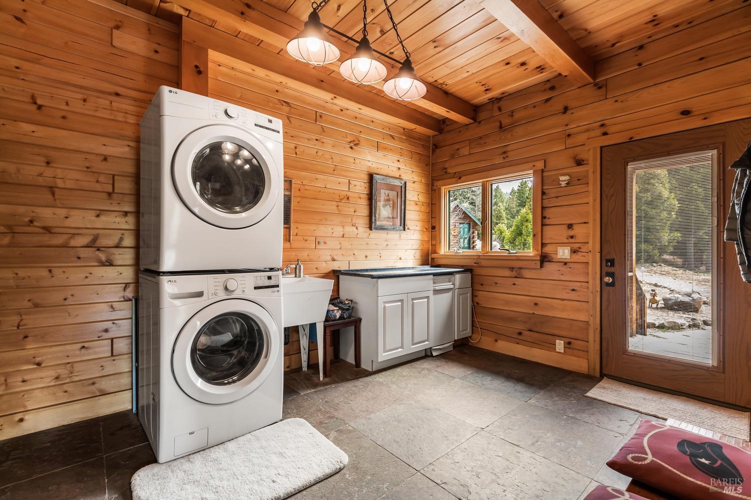 Detail Gallery Image 16 of 34 For 7780 Beckwourth Peak Rd, Portola,  CA 96122 - 3 Beds | 2/1 Baths