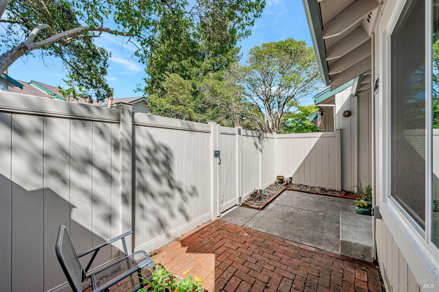 Detail Gallery Image 8 of 36 For 6482 Meadow Pines Ave, Rohnert Park,  CA 94928 - 2 Beds | 1/1 Baths