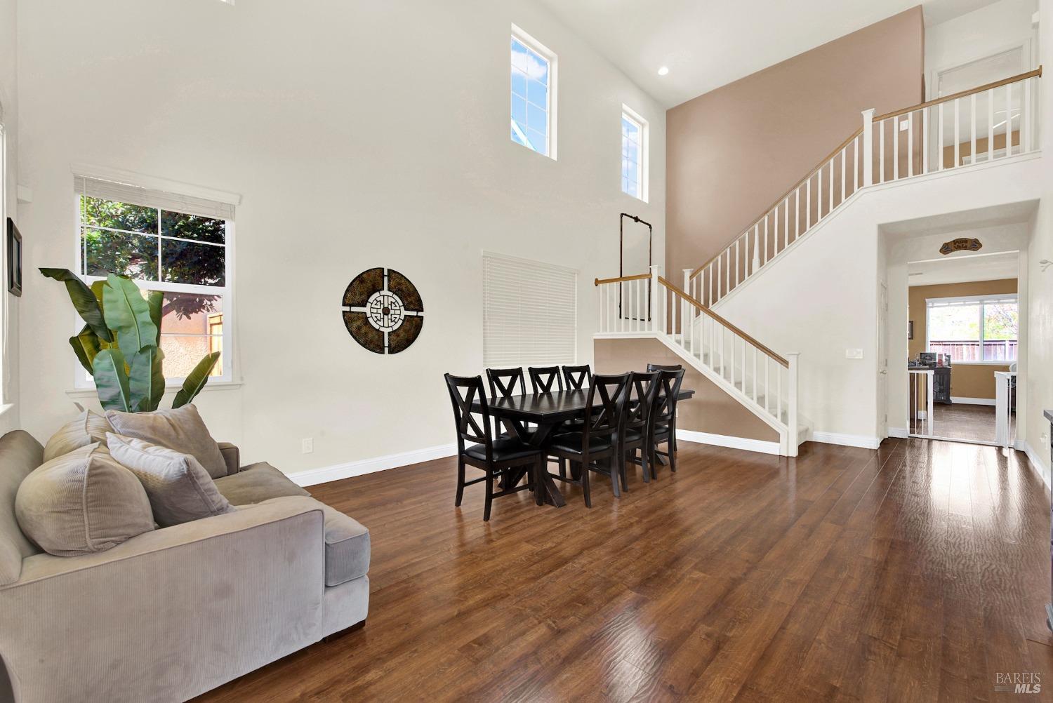 Detail Gallery Image 6 of 59 For 2518 Freitas Way, Fairfield,  CA 94533 - 5 Beds | 3 Baths