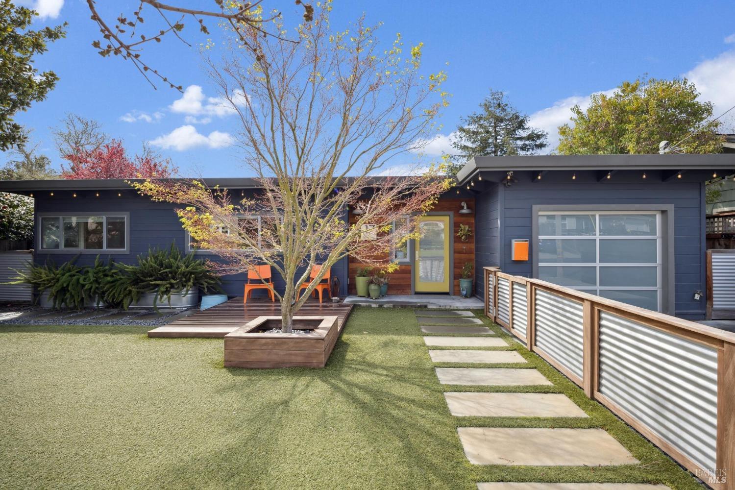 Detail Gallery Image 1 of 1 For 17 Hickory Ave, Corte Madera,  CA 94925 - 4 Beds | 2/2 Baths