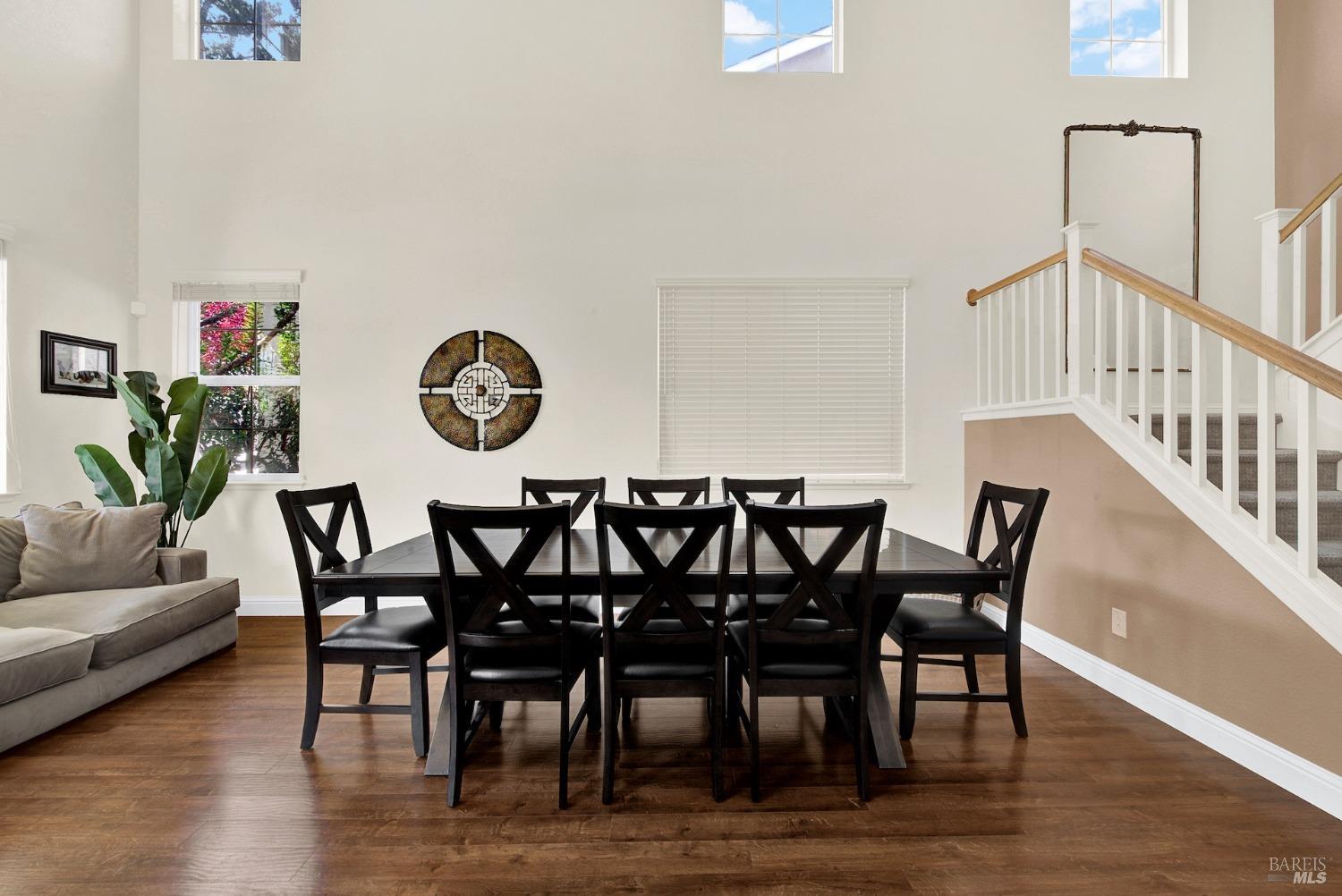 Detail Gallery Image 8 of 59 For 2518 Freitas Way, Fairfield,  CA 94533 - 5 Beds | 3 Baths