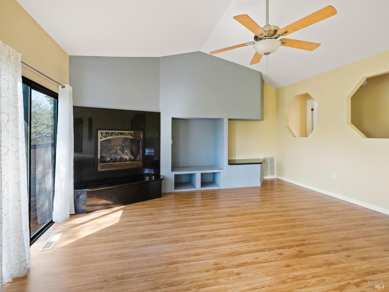 Detail Gallery Image 11 of 47 For 19705 Powder Horn Rd, Hidden Valley Lake,  CA 95467 - 3 Beds | 2 Baths