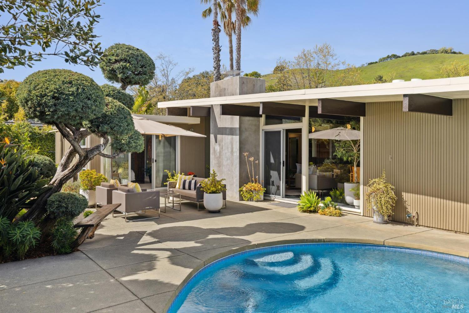 Detail Gallery Image 1 of 1 For 1091 Las Raposas Rd, San Rafael,  CA 94903 - 3 Beds | 2 Baths