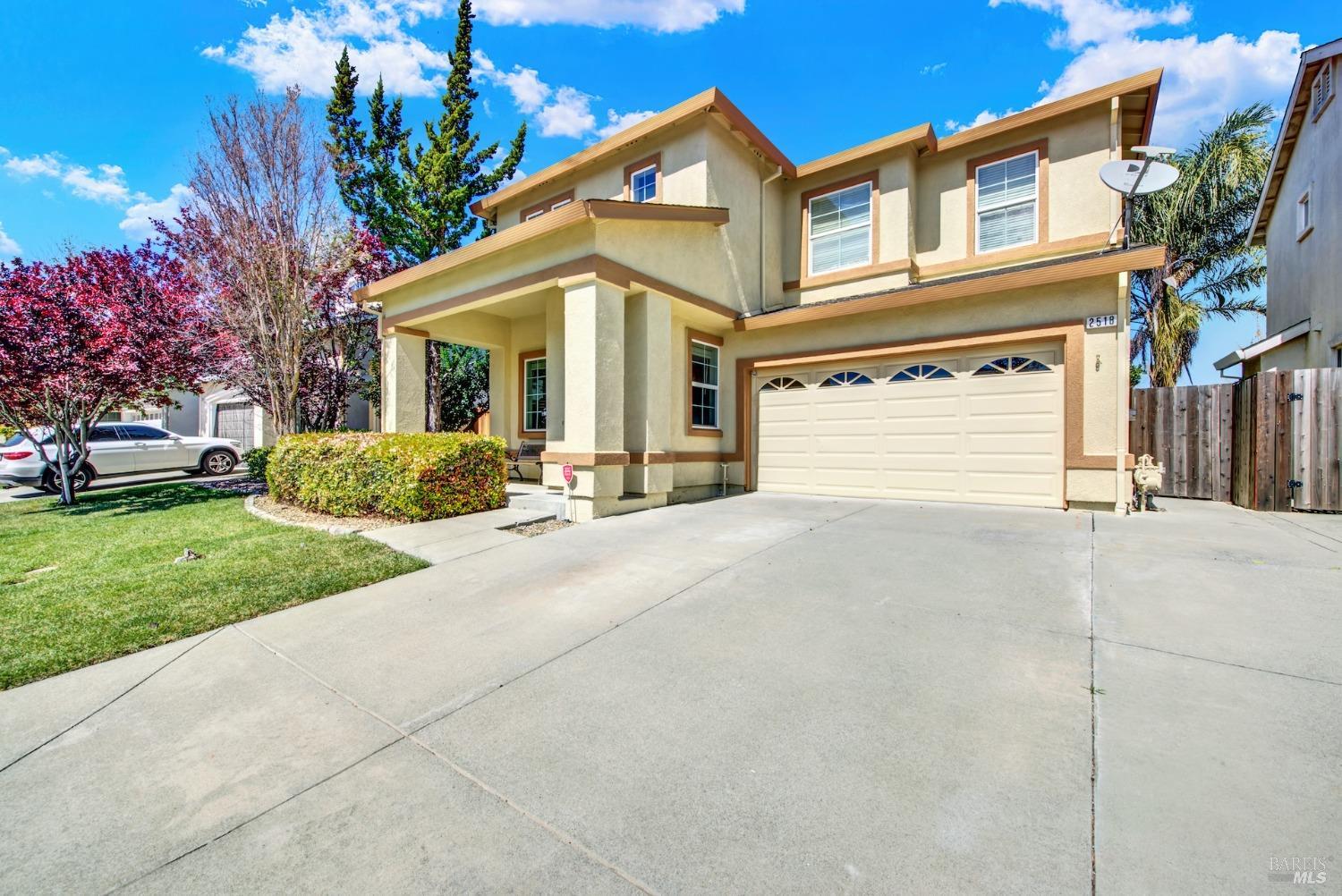 Detail Gallery Image 4 of 59 For 2518 Freitas Way, Fairfield,  CA 94533 - 5 Beds | 3 Baths
