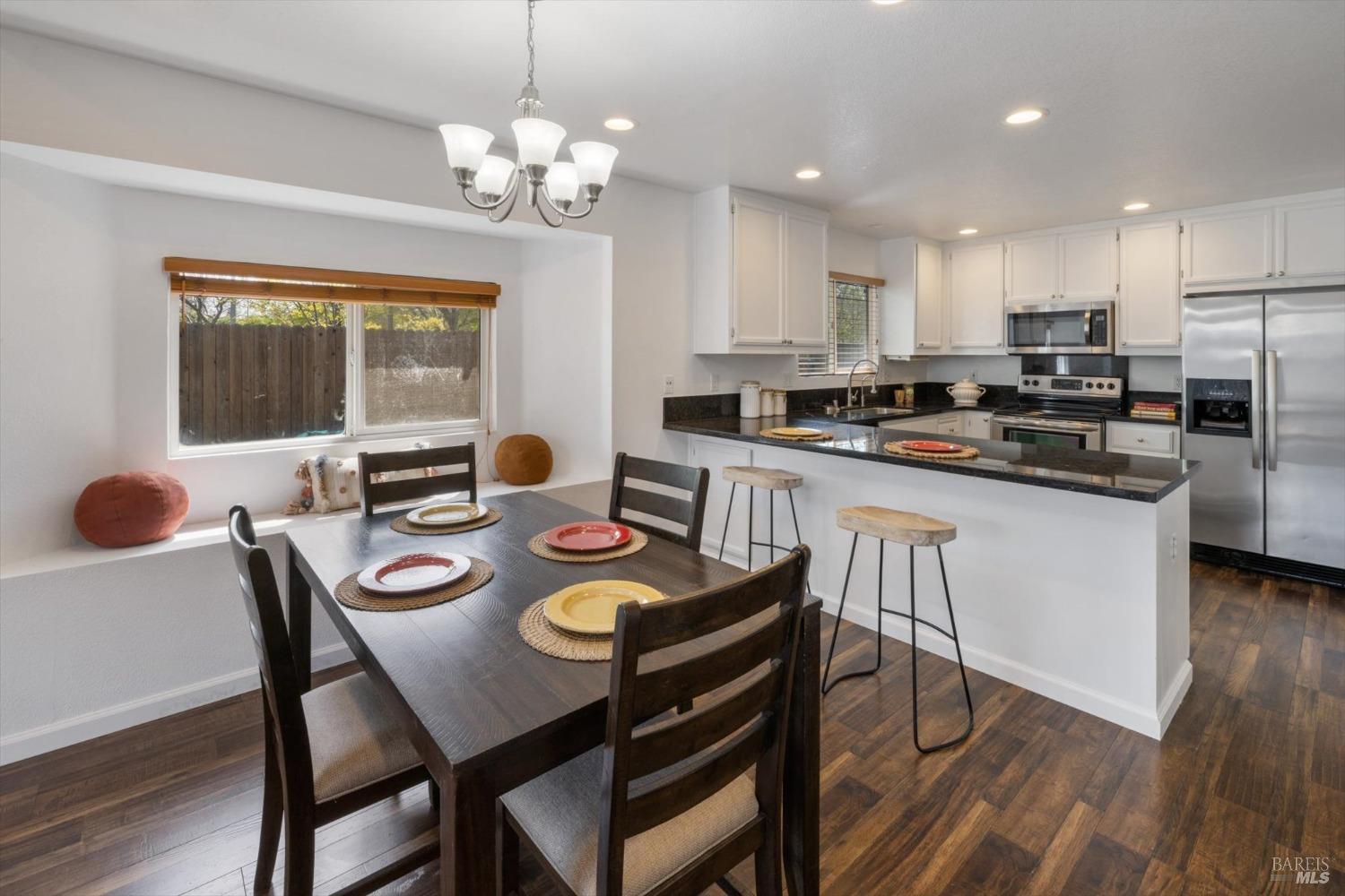 Detail Gallery Image 10 of 41 For 1880 Quail Meadows Cir, Vacaville,  CA 95687 - 3 Beds | 2 Baths