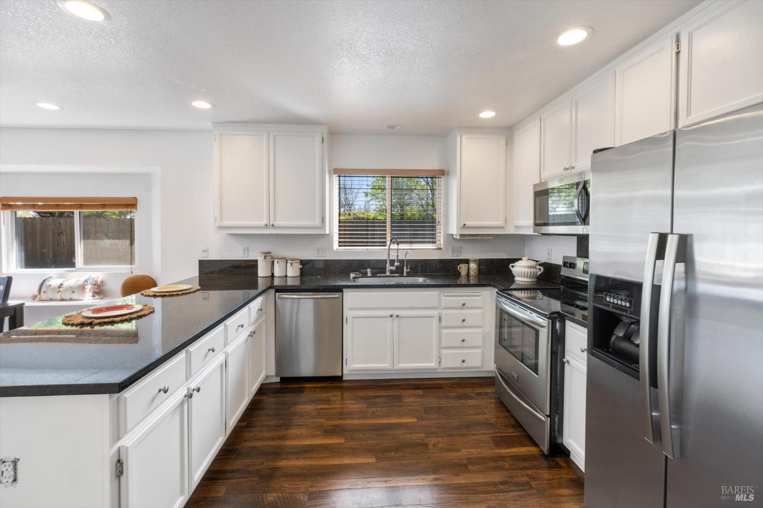 Detail Gallery Image 8 of 41 For 1880 Quail Meadows Cir, Vacaville,  CA 95687 - 3 Beds | 2 Baths