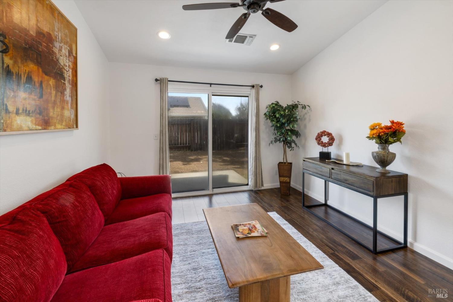 Detail Gallery Image 11 of 41 For 1880 Quail Meadows Cir, Vacaville,  CA 95687 - 3 Beds | 2 Baths