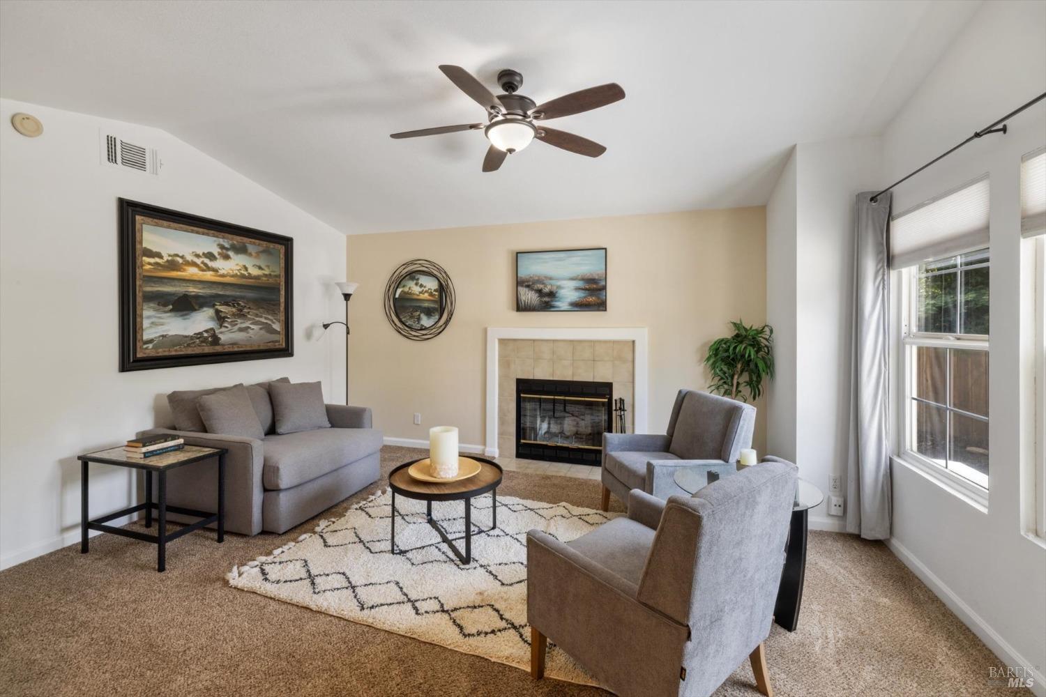 Detail Gallery Image 3 of 41 For 1880 Quail Meadows Cir, Vacaville,  CA 95687 - 3 Beds | 2 Baths