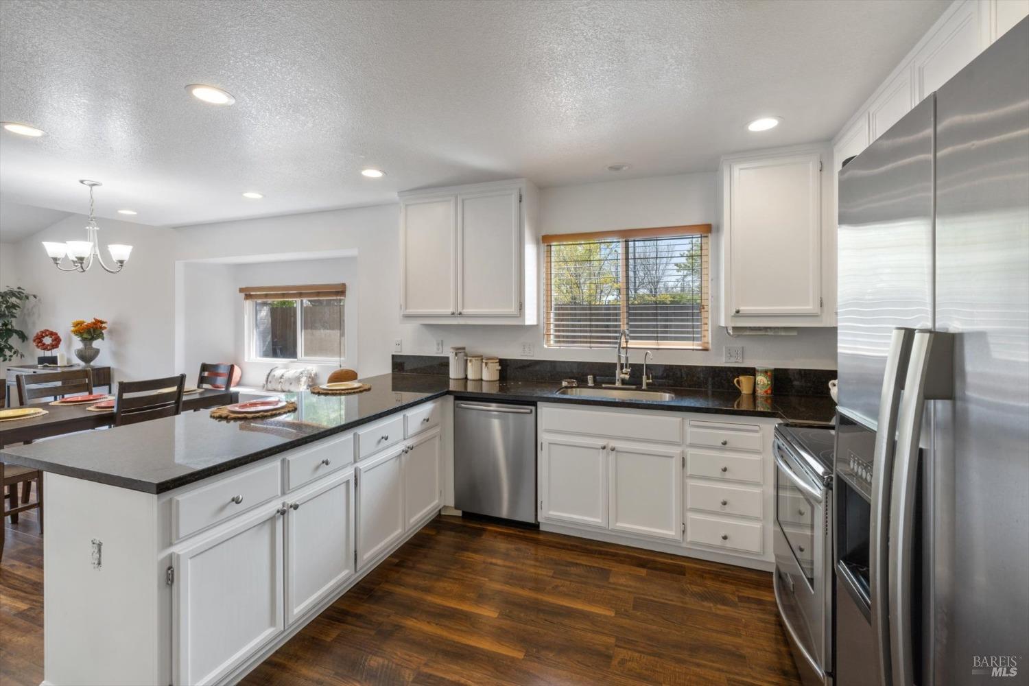 Detail Gallery Image 6 of 41 For 1880 Quail Meadows Cir, Vacaville,  CA 95687 - 3 Beds | 2 Baths