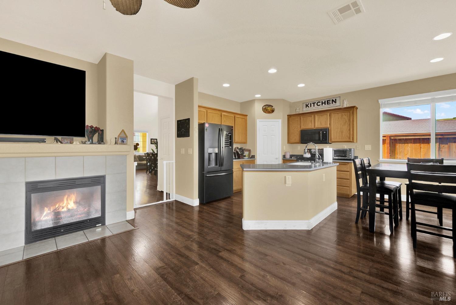 Detail Gallery Image 13 of 59 For 2518 Freitas Way, Fairfield,  CA 94533 - 5 Beds | 3 Baths