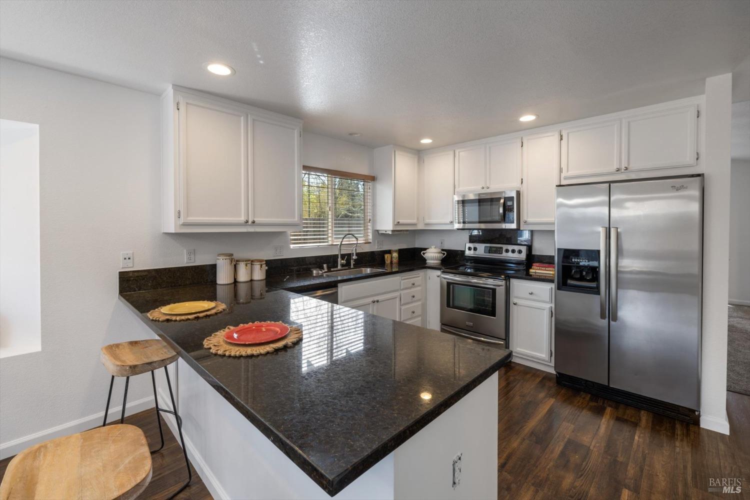 Detail Gallery Image 7 of 41 For 1880 Quail Meadows Cir, Vacaville,  CA 95687 - 3 Beds | 2 Baths