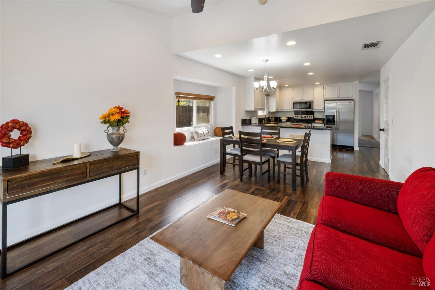 Detail Gallery Image 13 of 41 For 1880 Quail Meadows Cir, Vacaville,  CA 95687 - 3 Beds | 2 Baths