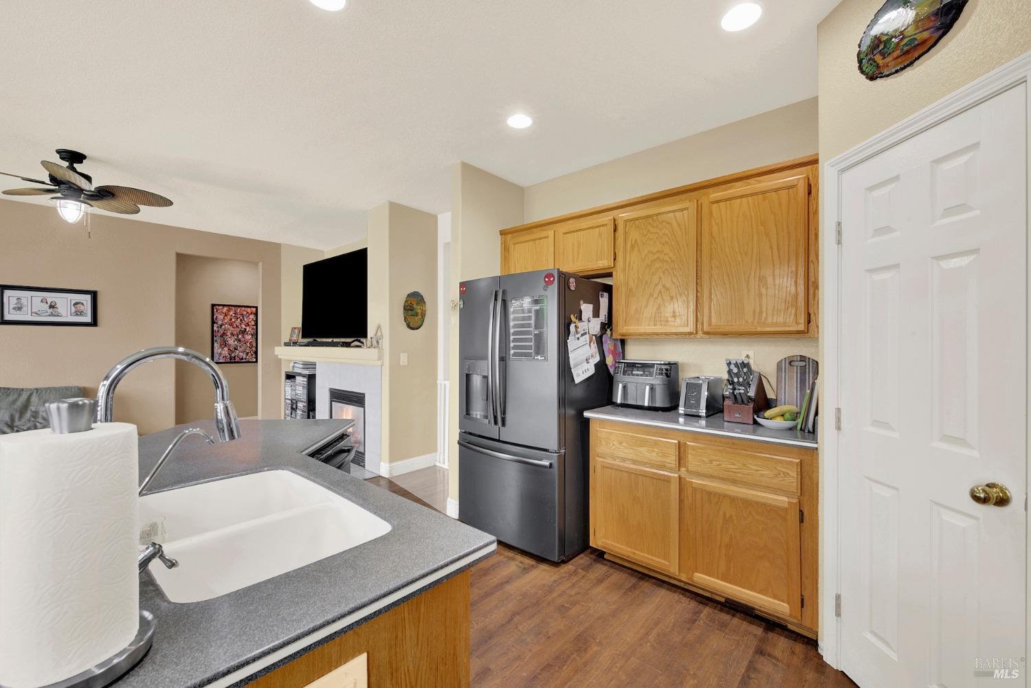 Detail Gallery Image 18 of 59 For 2518 Freitas Way, Fairfield,  CA 94533 - 5 Beds | 3 Baths