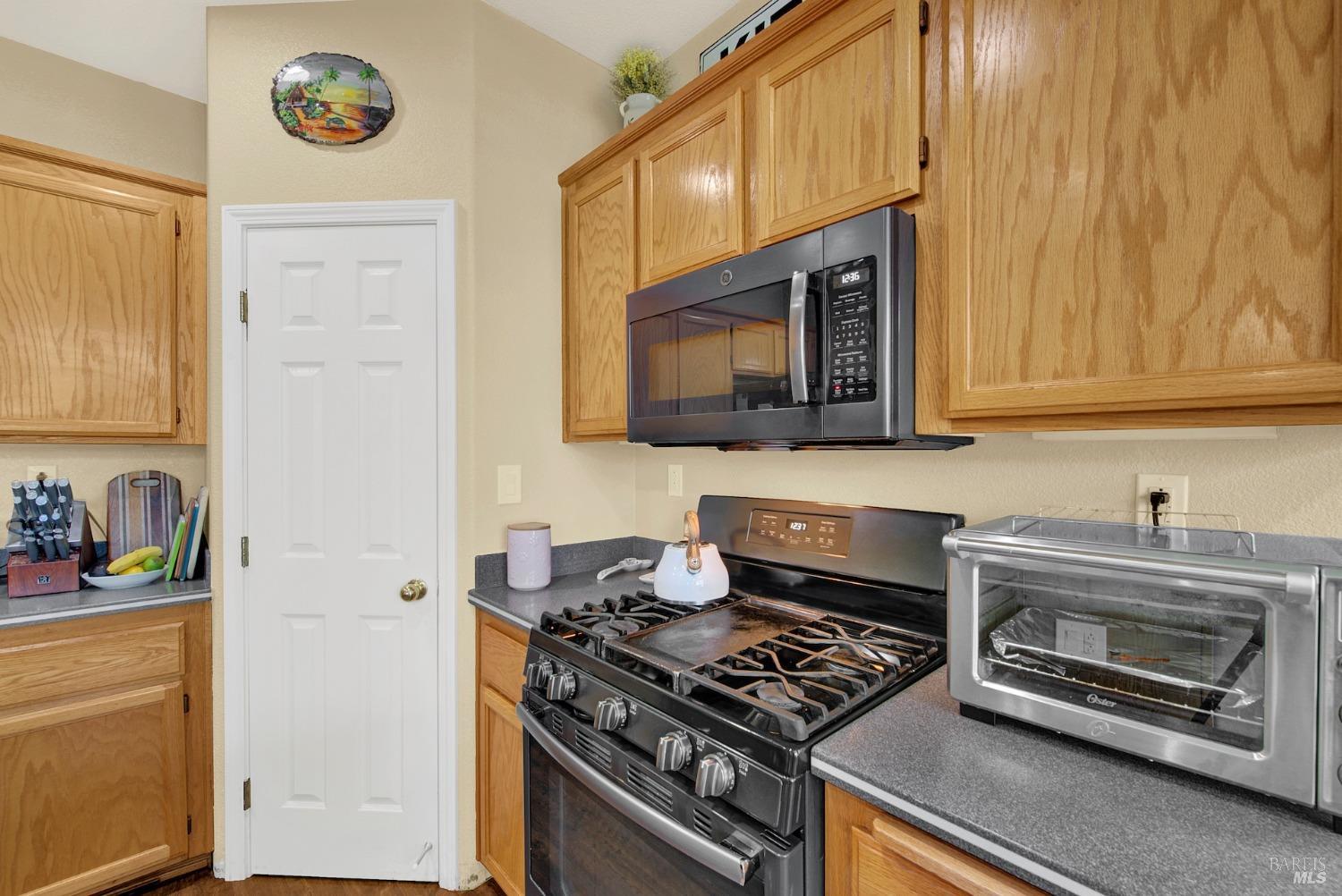 Detail Gallery Image 23 of 59 For 2518 Freitas Way, Fairfield,  CA 94533 - 5 Beds | 3 Baths