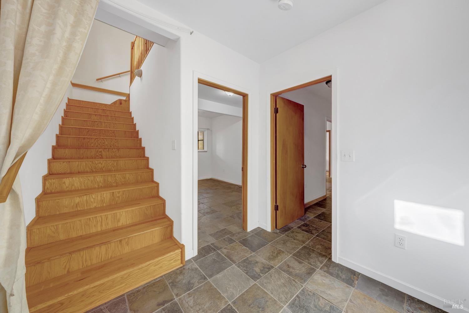 Detail Gallery Image 5 of 56 For 11575 Loch Lomond Rd, Middletown,  CA 95461 - 3 Beds | 3 Baths