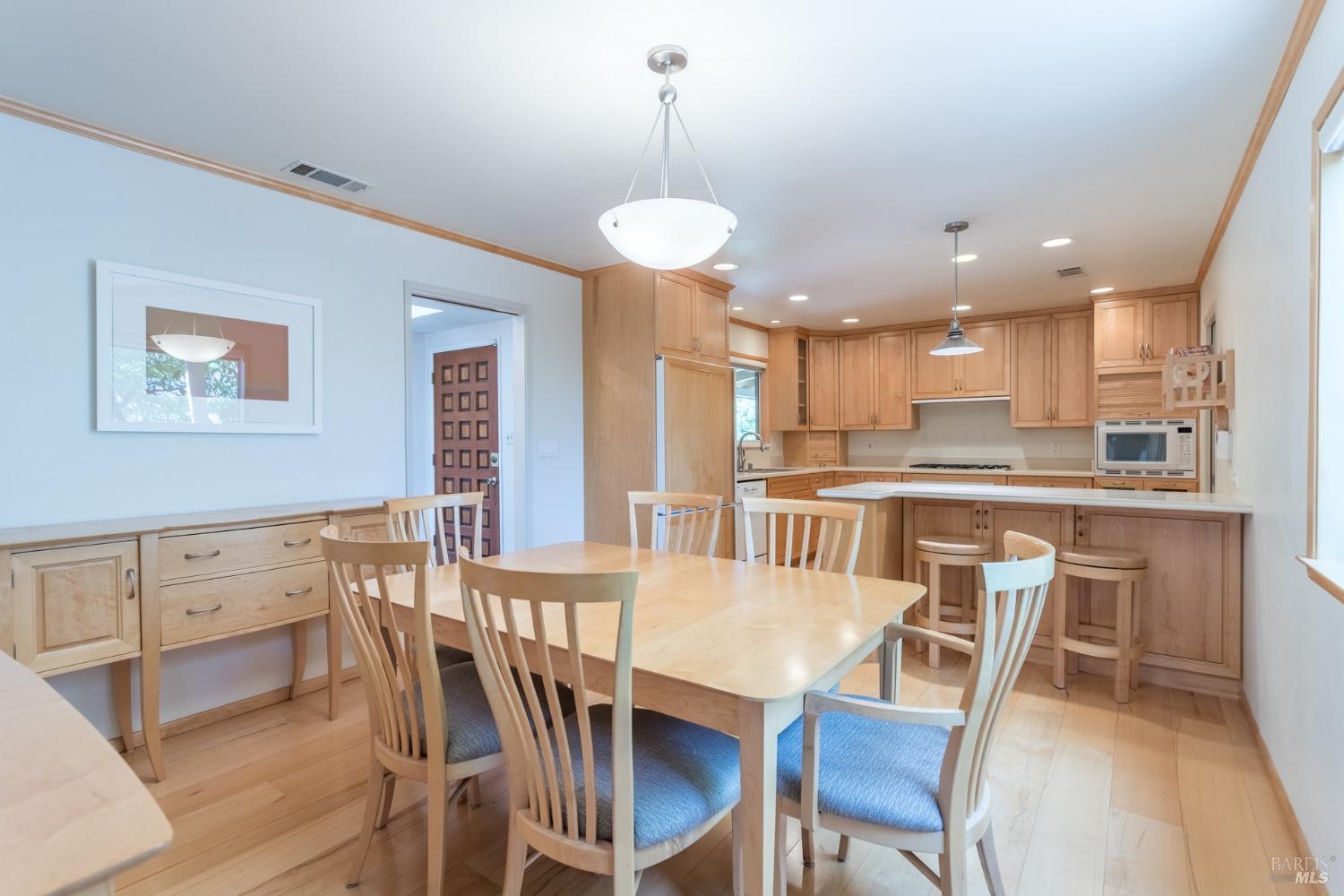 Detail Gallery Image 4 of 6 For 4125 Oro St, Redding,  CA 96001 - 4 Beds | 2 Baths