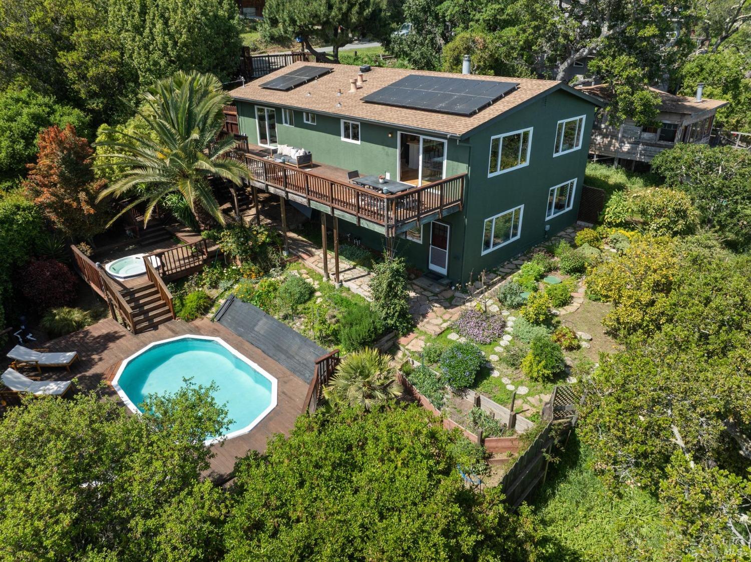 Detail Gallery Image 1 of 1 For 275 Grandview Ave, Novato,  CA 94945 - 4 Beds | 2 Baths