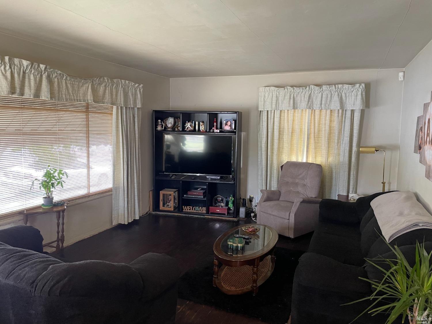 Detail Gallery Image 5 of 10 For 500 Maple Ave, Vallejo,  CA 94591 - 2 Beds | 1 Baths