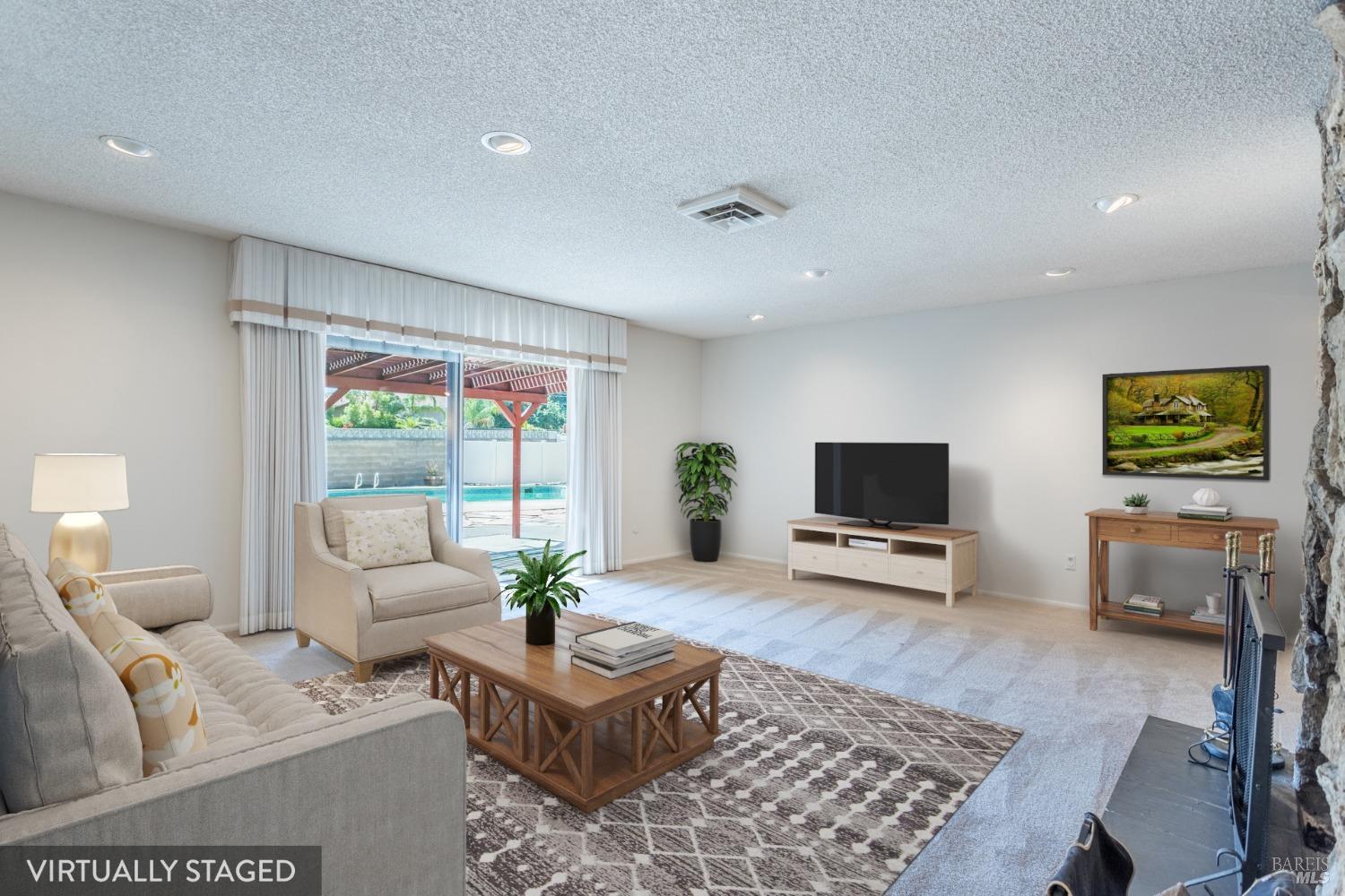 Detail Gallery Image 2 of 6 For 4125 Oro St, Redding,  CA 96001 - 4 Beds | 2 Baths