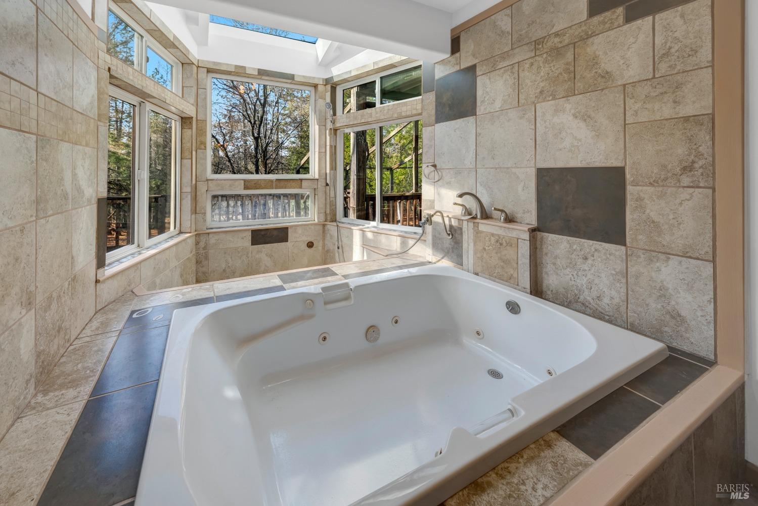 Detail Gallery Image 6 of 56 For 11575 Loch Lomond Rd, Middletown,  CA 95461 - 3 Beds | 3 Baths