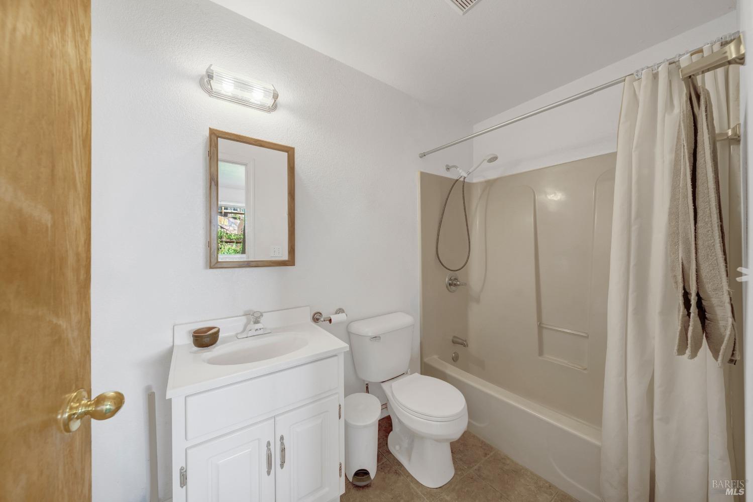 Detail Gallery Image 20 of 56 For 11575 Loch Lomond Rd, Middletown,  CA 95461 - 3 Beds | 3 Baths