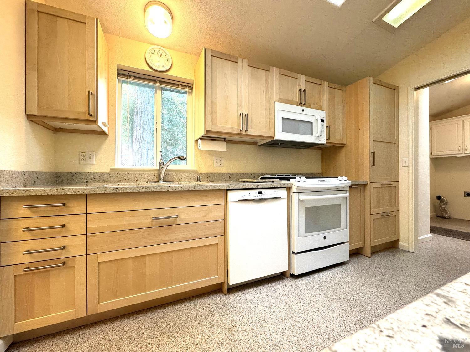 Detail Gallery Image 9 of 23 For 43300 Little River Airport Rd 35, Little River_1,  CA 95456 - 2 Beds | 2 Baths