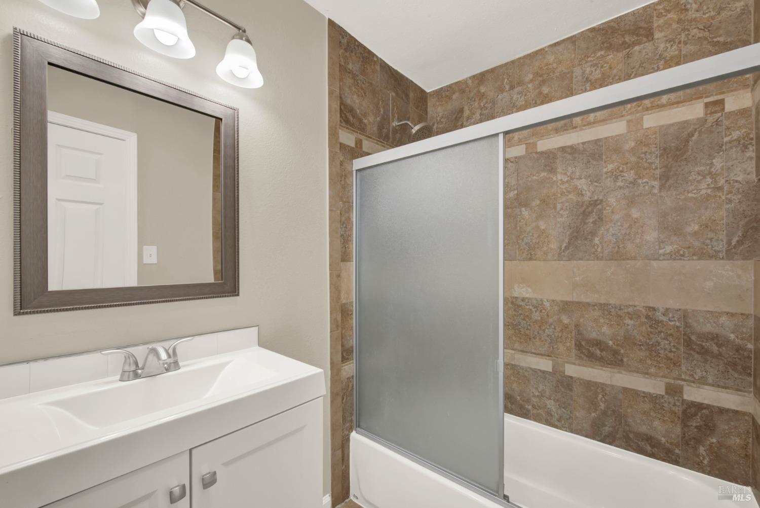 Detail Gallery Image 11 of 18 For 630 Mini Dr, Vallejo,  CA 94589 - 3 Beds | 2 Baths