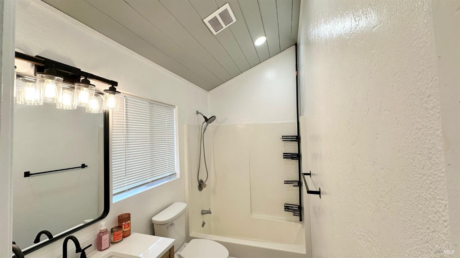 Detail Gallery Image 14 of 34 For 3425 Black Bart Trl, Redwood Valley,  CA 95470 - 2 Beds | 1 Baths