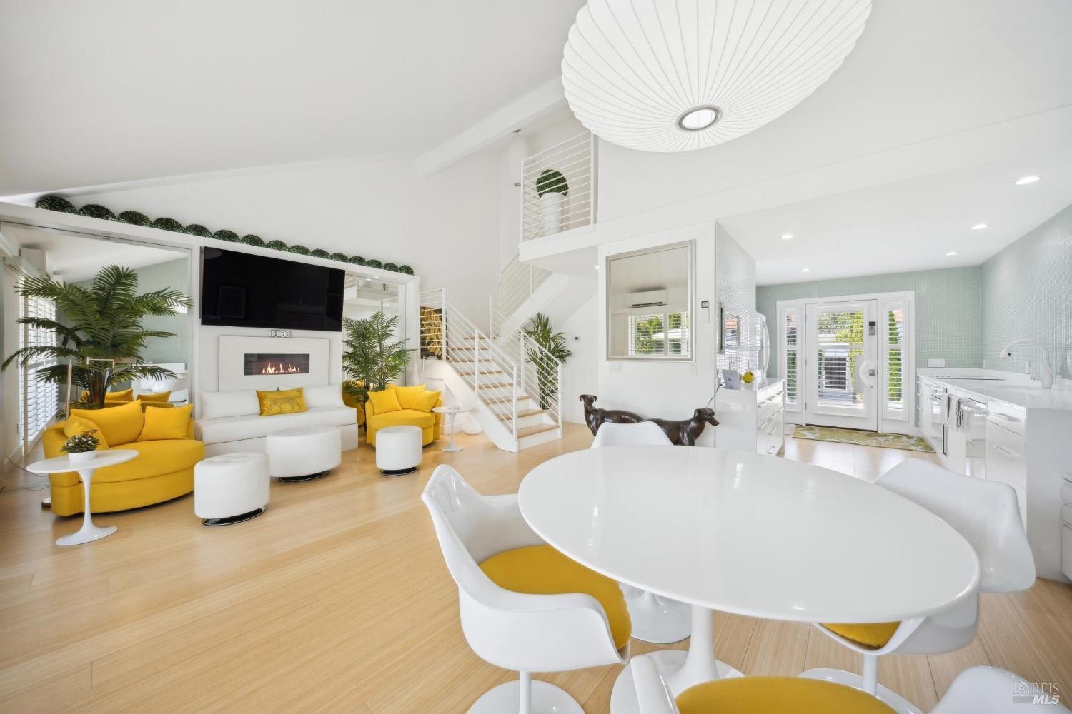 372 Las Casitas Ct