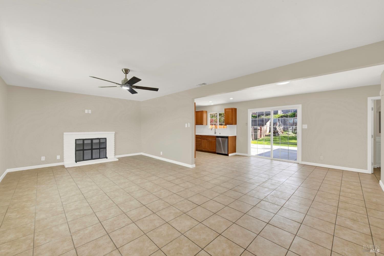 Detail Gallery Image 4 of 18 For 630 Mini Dr, Vallejo,  CA 94589 - 3 Beds | 2 Baths